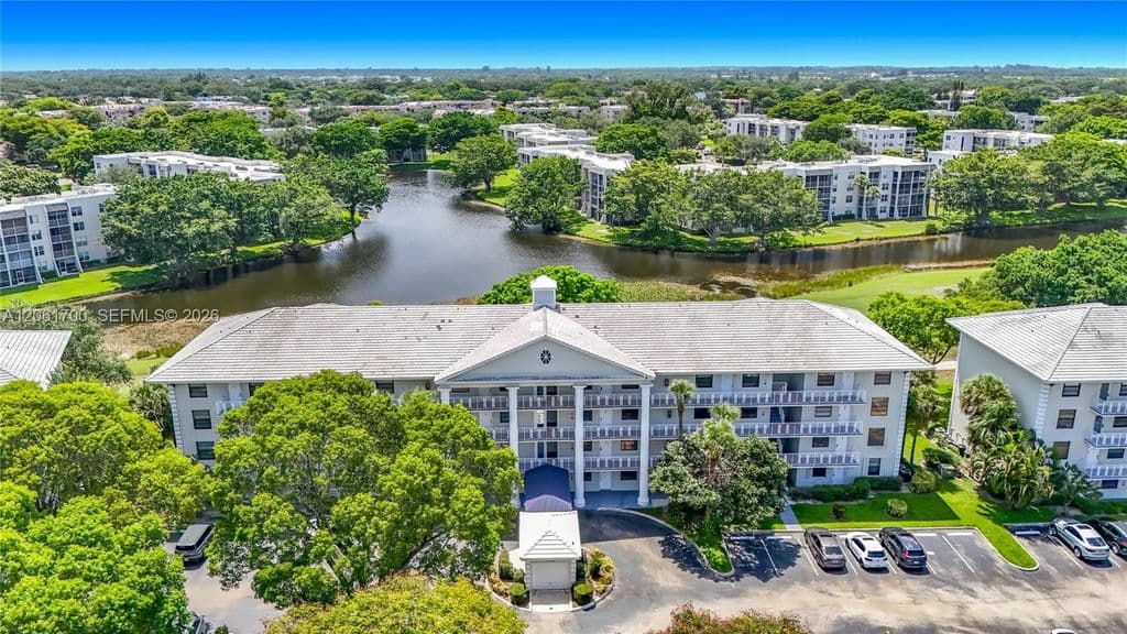 2-bedroom Condo — 1713 Whitehall Dr APT 404