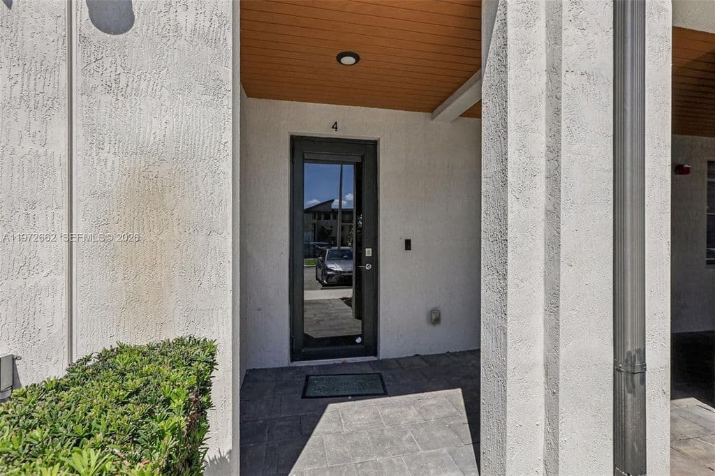 3-bedroom Property — 10455 NW 82nd St Unit 4
