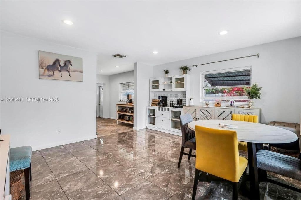 3+1 Müstakil ev — 7211 NW 76th St