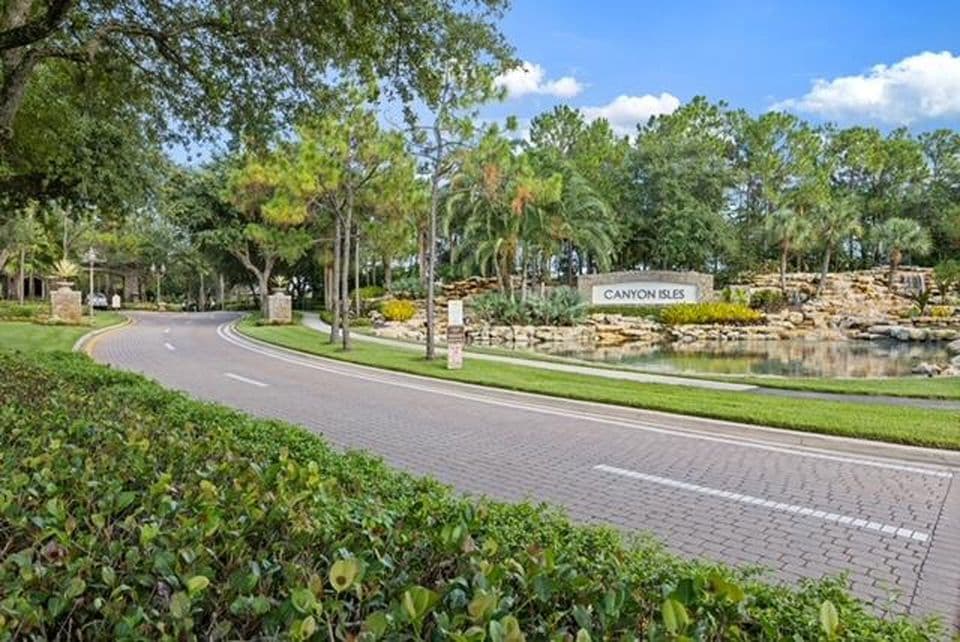 6-bedroom Single-Family Home — 11045 Misty Ridge Way