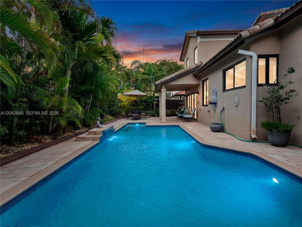 4+1 Müstakil ev — 15480 SW 148th St