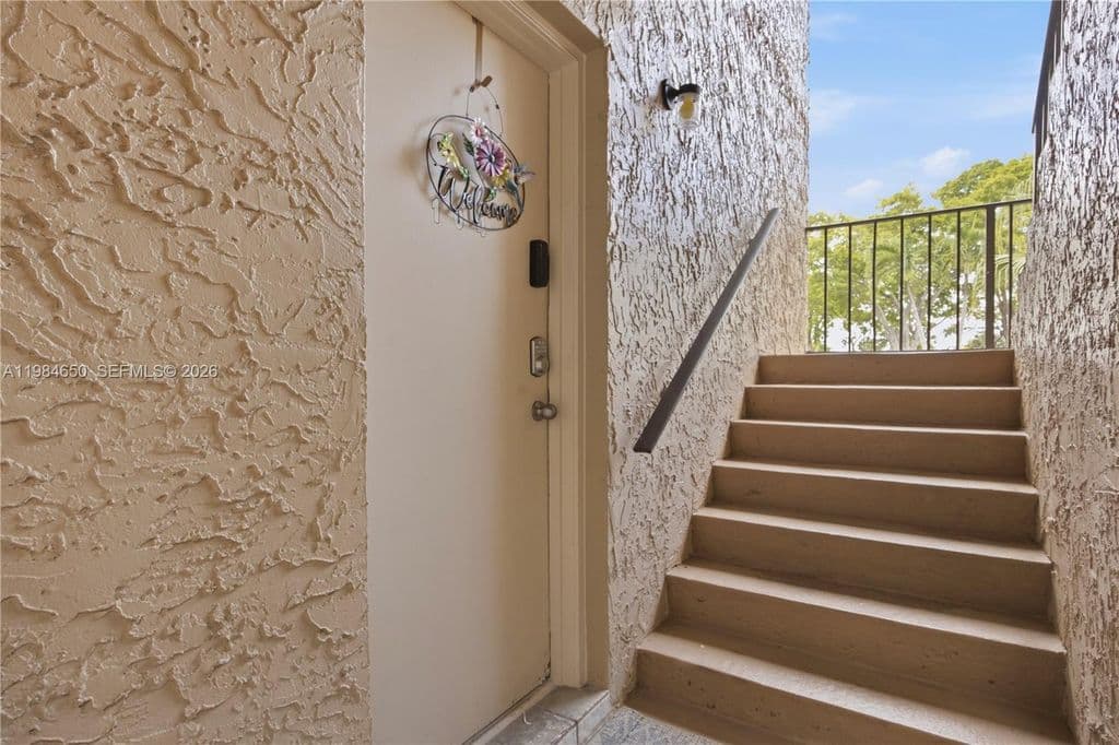 3-bedroom Condo — 7532 NW 86th Ter APT 104