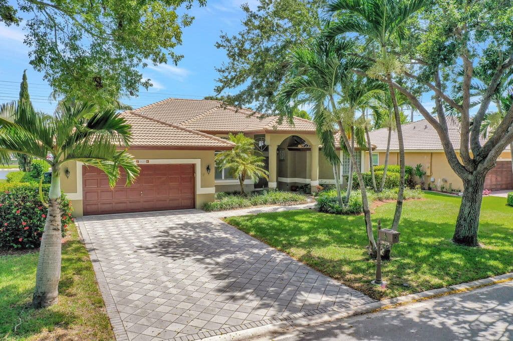 4+1 Müstakil ev — 6420 NW 41st Street