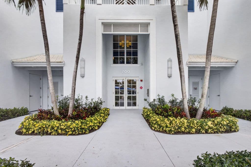 3+1 Condo — 712 Bay Colony Drive S