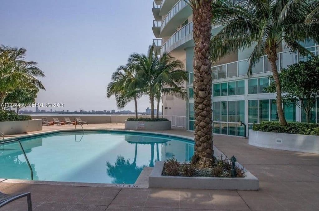 2+1 Condo — 1900 N Bayshore Dr APT 2415