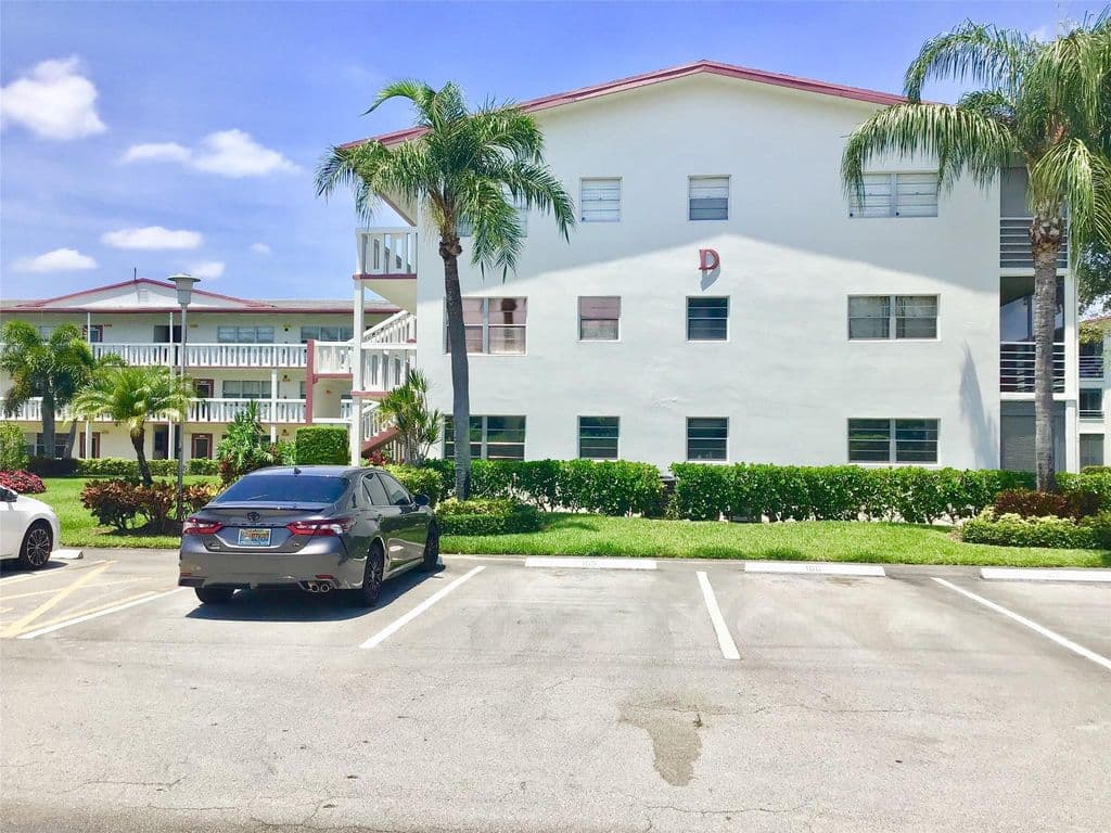 1+1 Condo — 135 Fanshaw D #135
