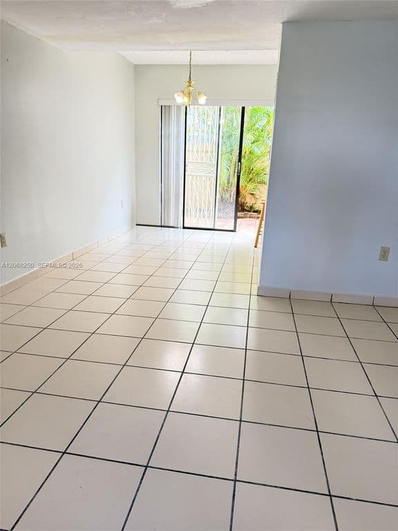 2-bedroom Property — 1701 W 42nd Pl APT 10