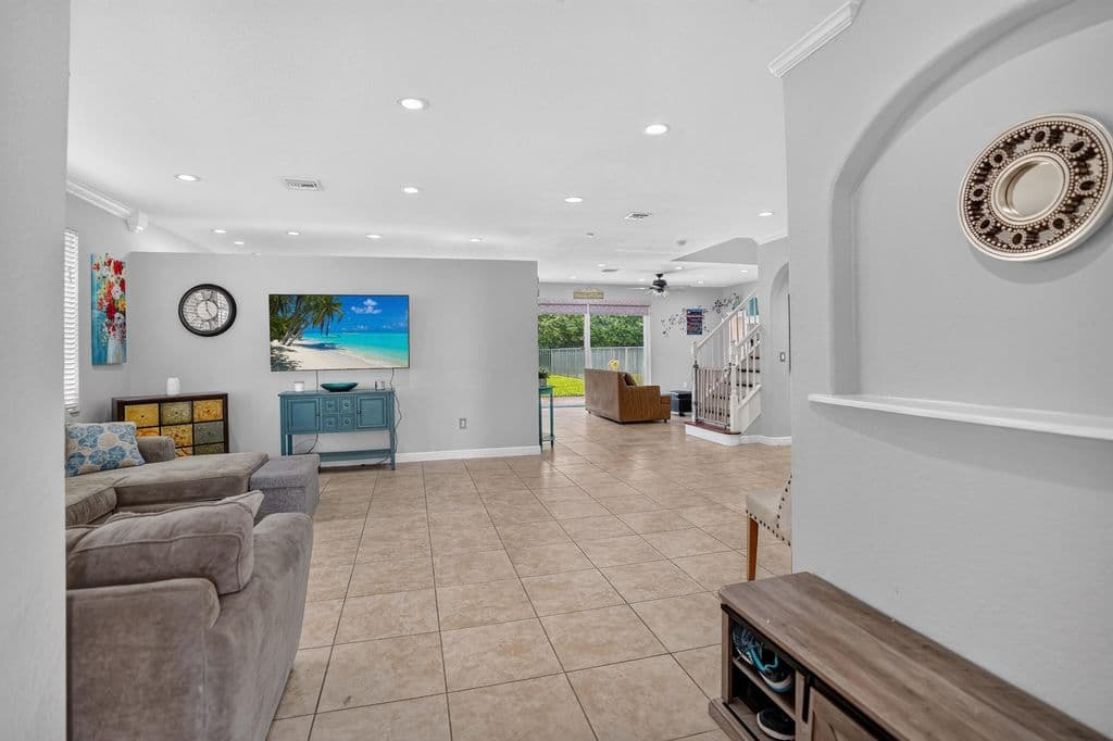 4+1 Müstakil ev — 9135 Dupont Place