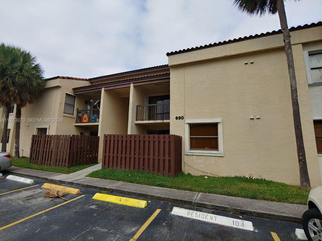 2-bedroom Condo — 690 W Park Dr #2-204