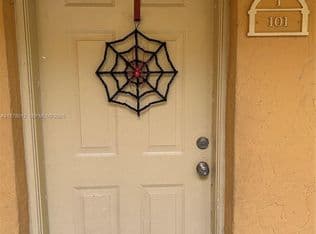2+1 Condo — 17901 NW 68th Ave APT T101, Hialeah, 33015