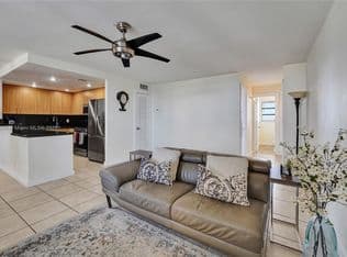 1+1 Condo — 1811 Jefferson St APT 606, Hollywood, 33020