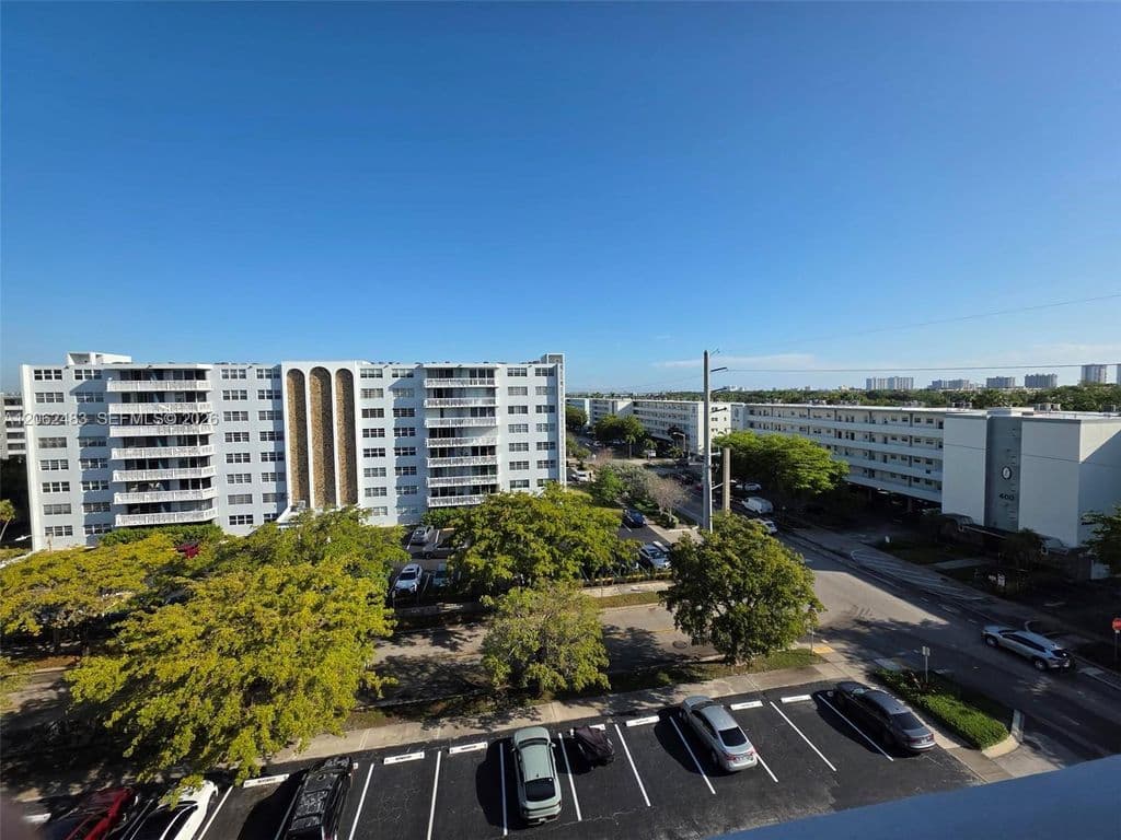 2+1 Condo — 319 NE 14th Ave APT 702