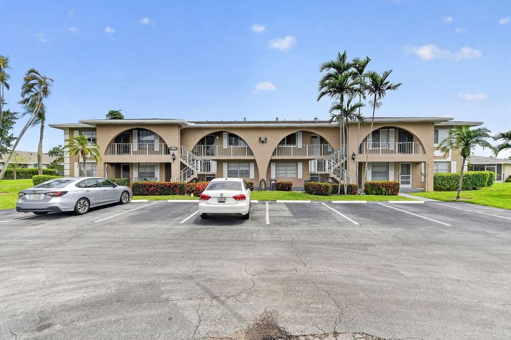 2+1 Condo — 13837 Via Flora #E