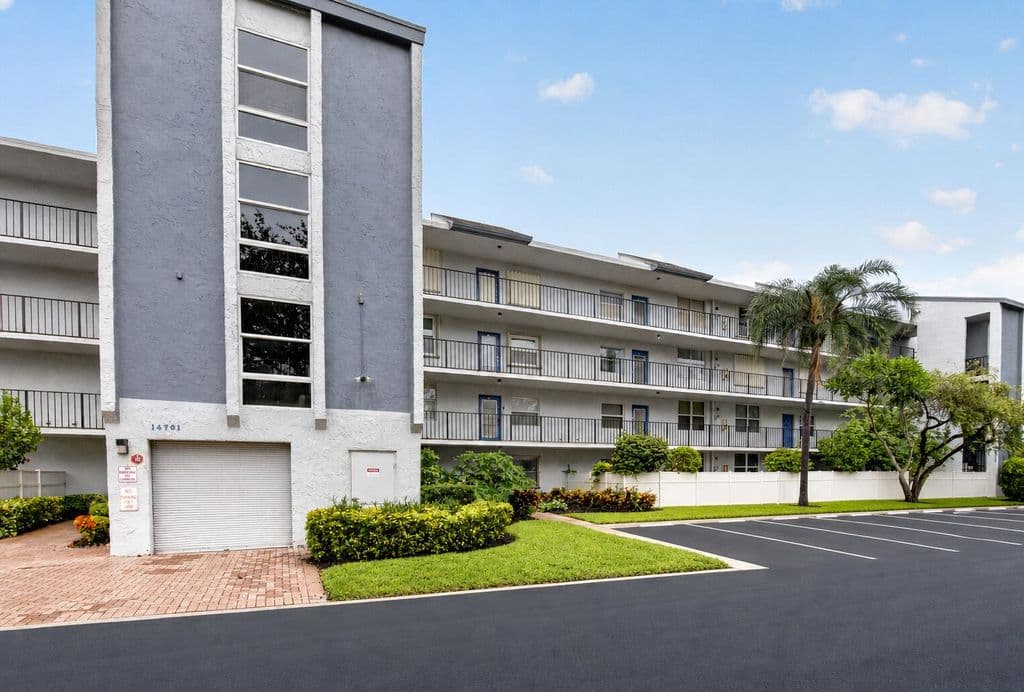 2-bedroom Condo — 14701 Cumberland Drive #2080