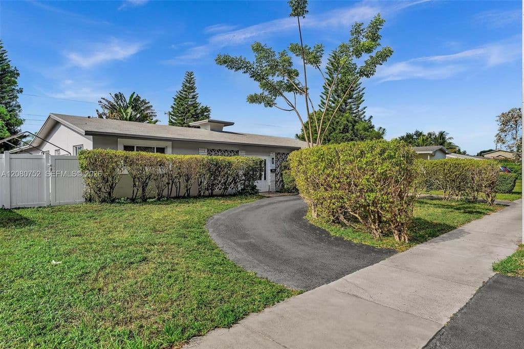 4+1 Müstakil ev — 4810 Johnson St