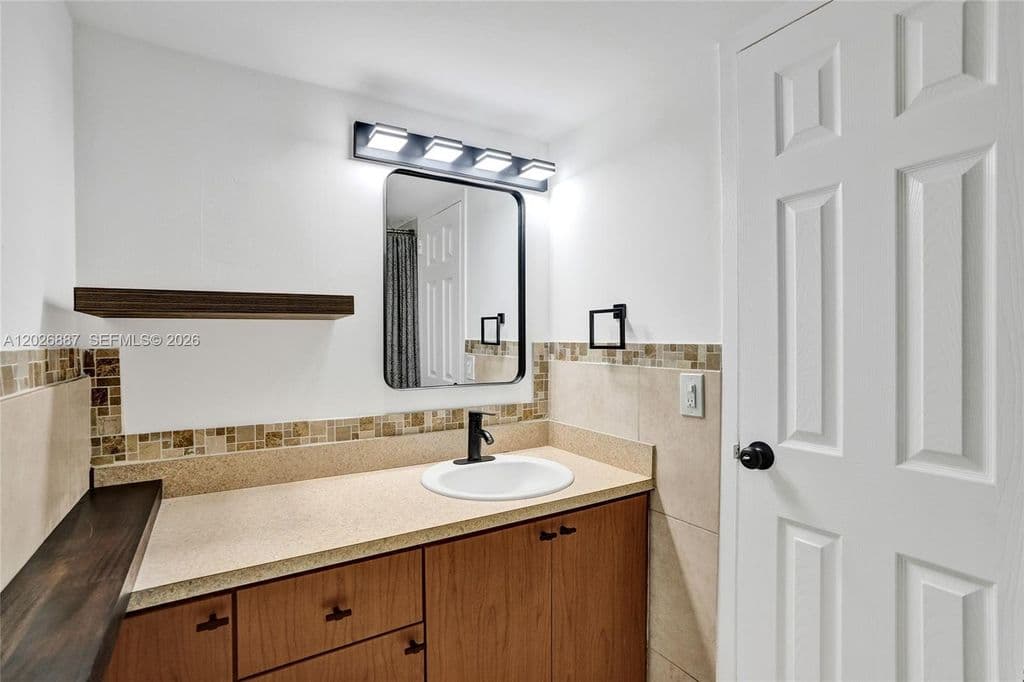 2+1 Condo — 1800 Sans Souci Blvd APT 435