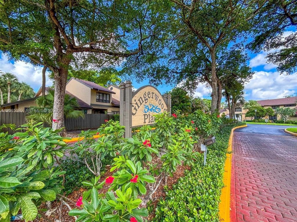 3+1 Mülk — 8703 Cleary Blvd