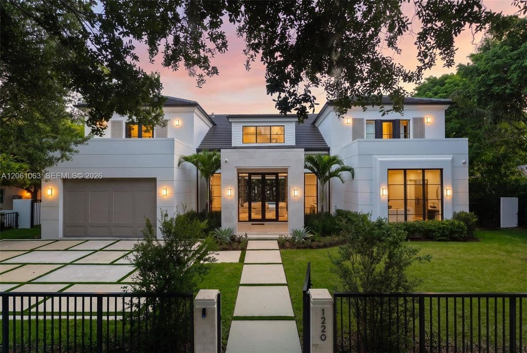 5-bedroom Single-Family Home — 1220 S Alhambra Cir