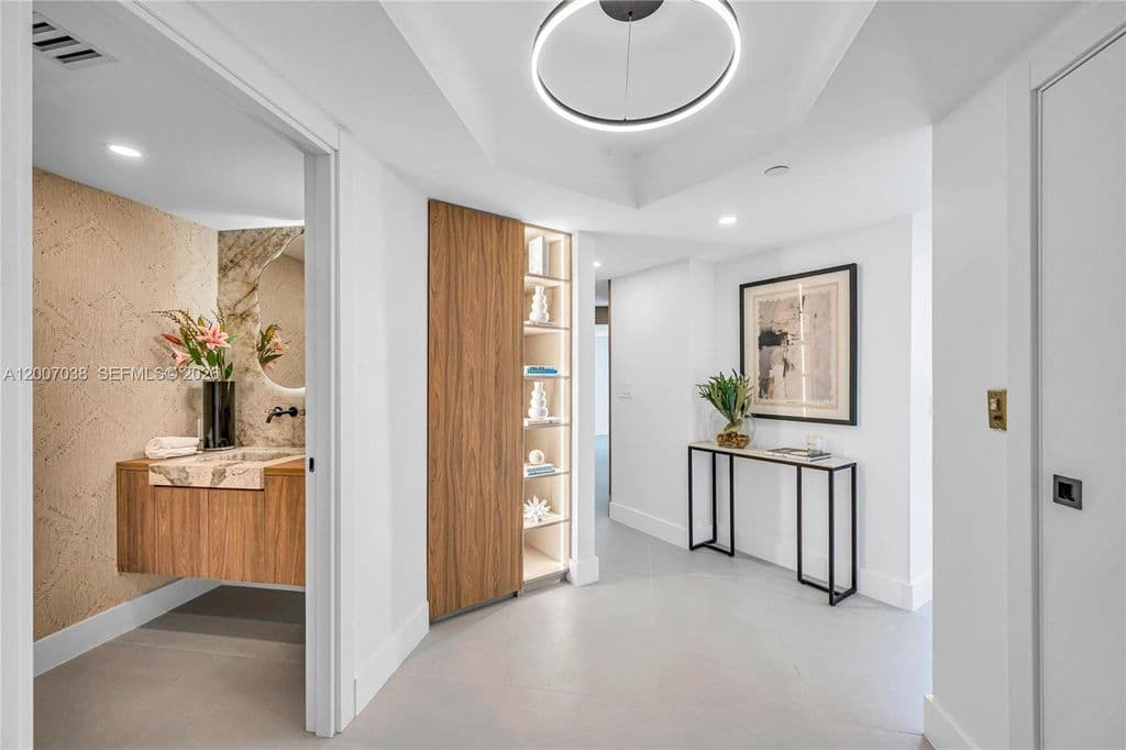 3+1 Condo — 20185 E Country Club Dr APT 1904