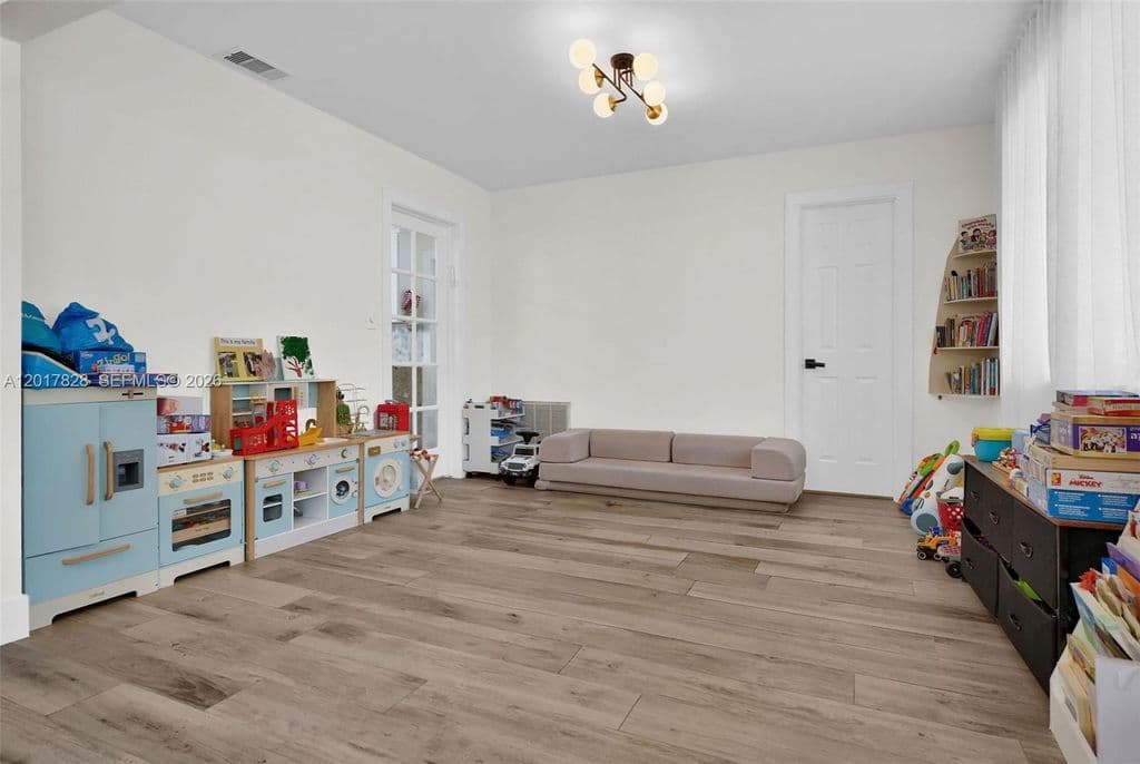 3-bedroom Single-Family Home — 1301 Hollywood Blvd