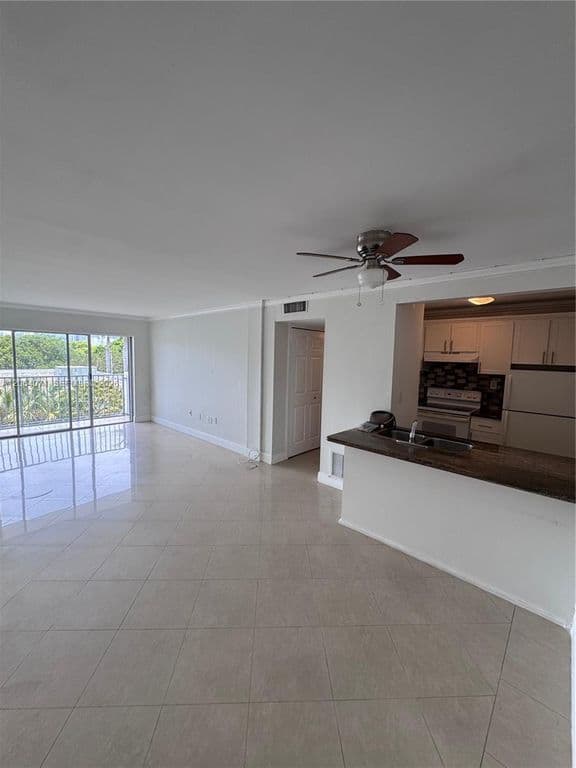 2+1 Condo — 2530 SW 3rd Ave APT 306