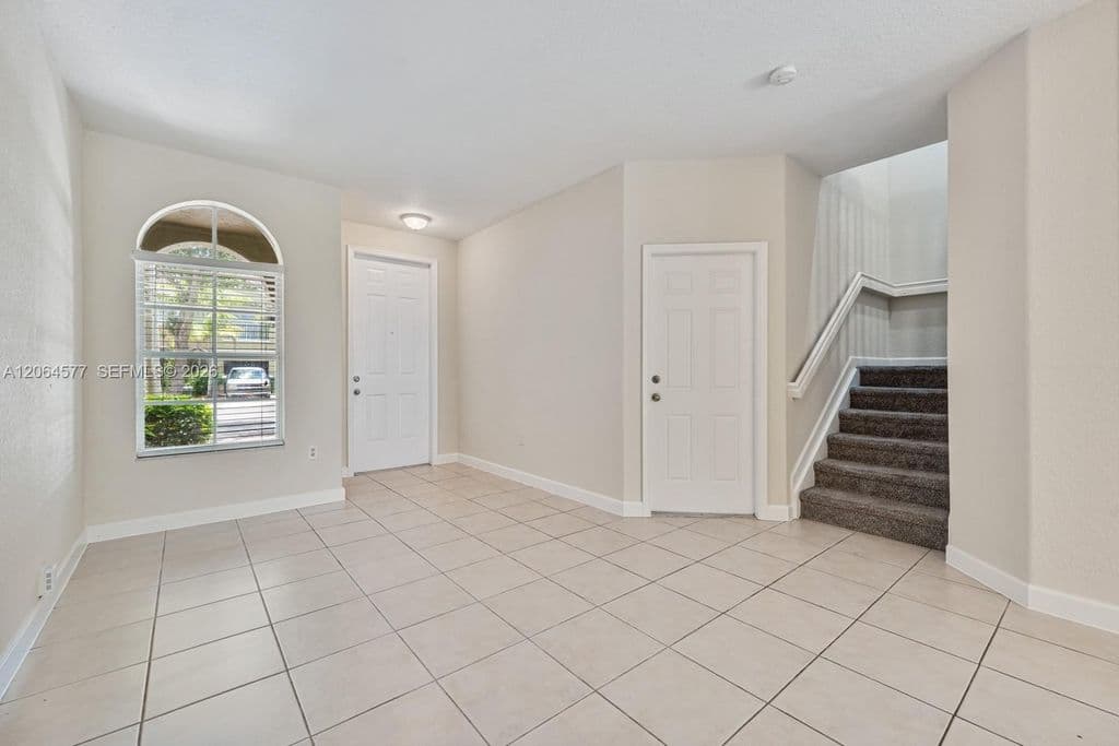 4+1 Mülk — 1427 SE 25th Ave