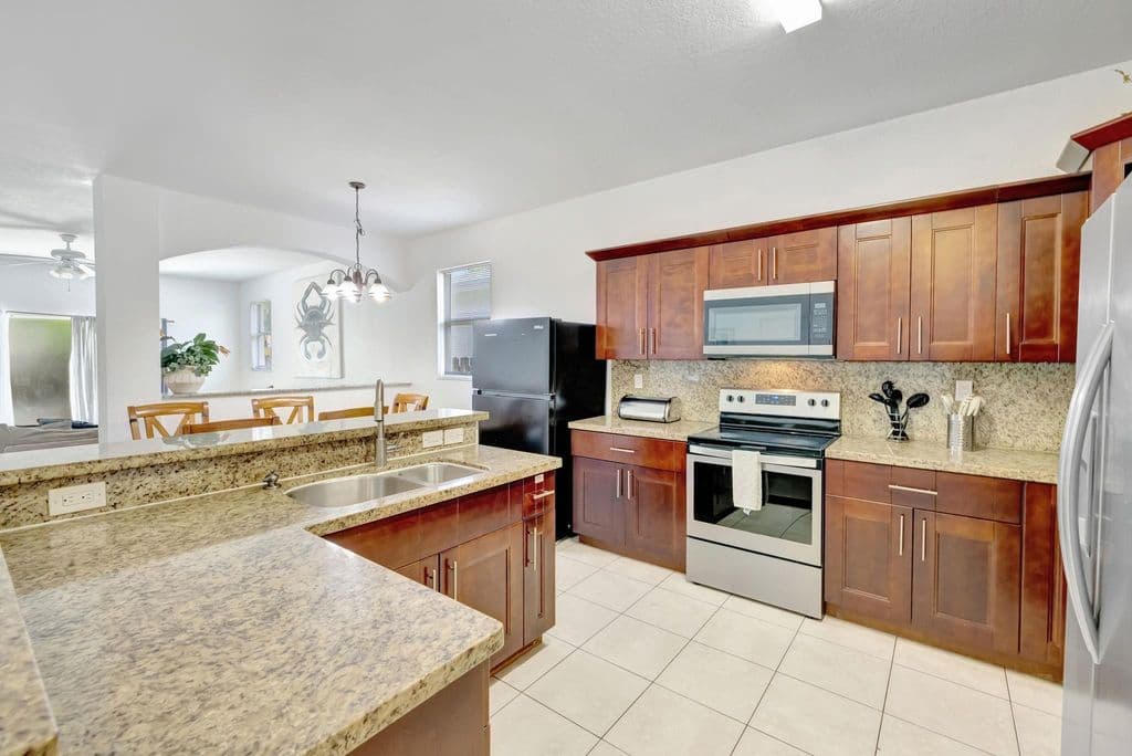 4-bedroom Single-Family Home — 1816 SW 21st Street