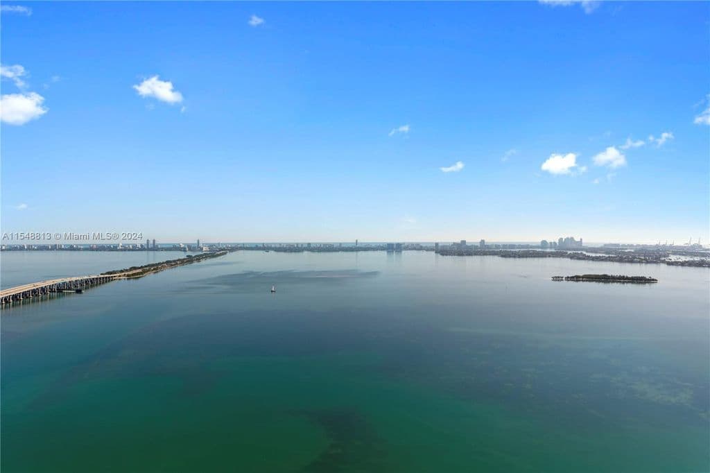 1+1 Condo — 480 NE 31st St Unit 2202