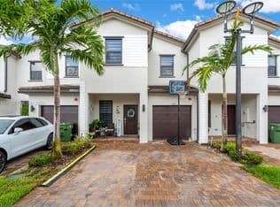 3-bedroom Townhouse — 278 SW 159th Pl, Pembroke Pines, 33027