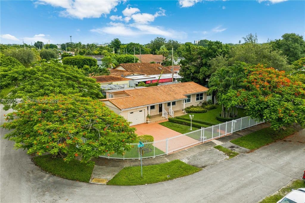 4+1 Müstakil ev — 7135 SW 19th St