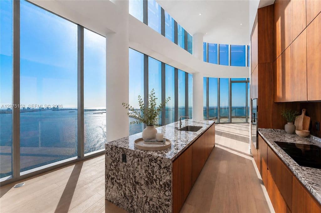 6-bedroom Condo — 175 SE 25th Rd #Uph01