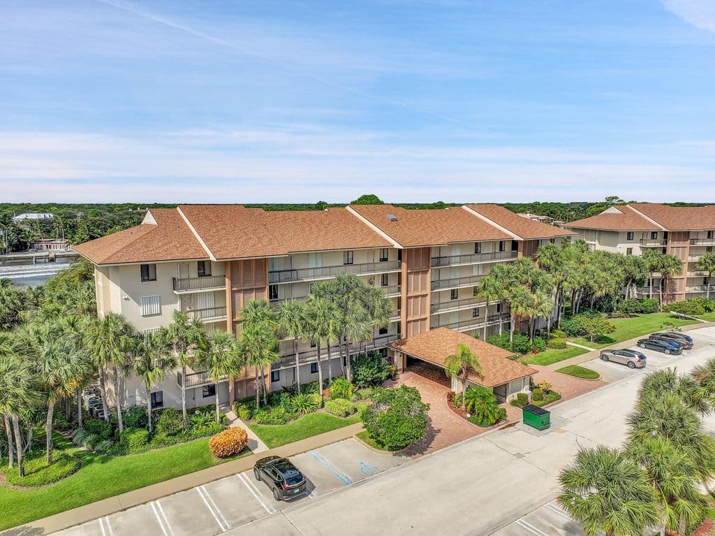 2-bedroom Condo — 2001 Marina Isle Way #203