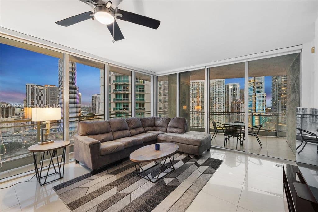 2-bedroom Condo — 90 SW 3rd St APT 2504