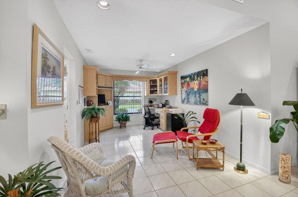 2-bedroom Condo — 10039 Andrea Lane #A