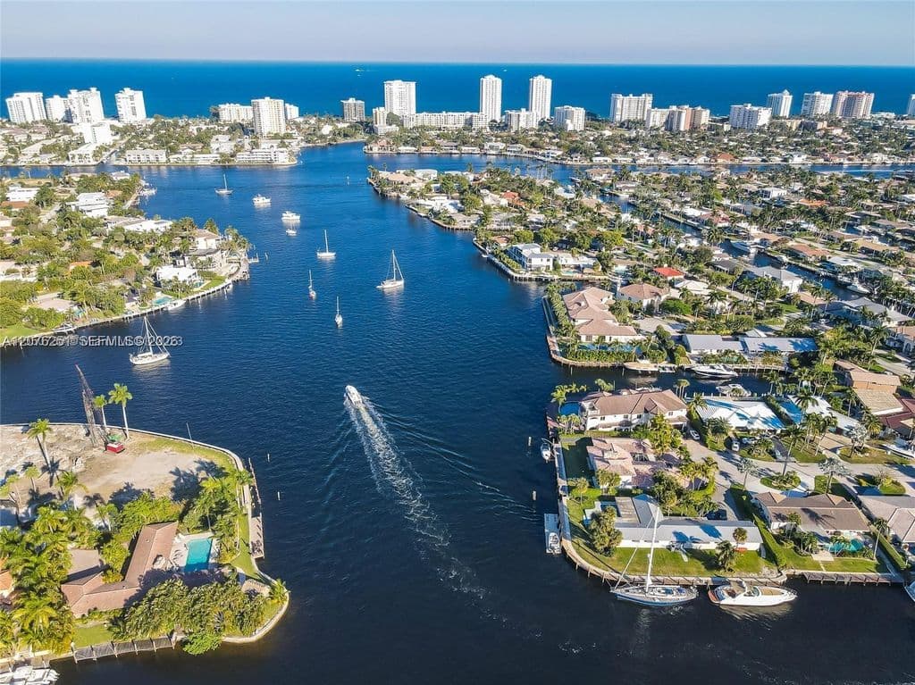2+1 Condo — 740 S Federal Hwy APT 209