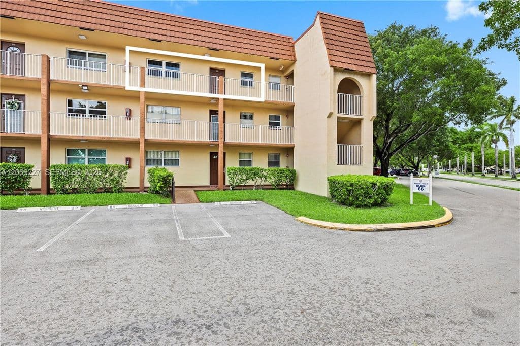 2-bedroom Condo — 2911 N Pine Island Rd APT 311