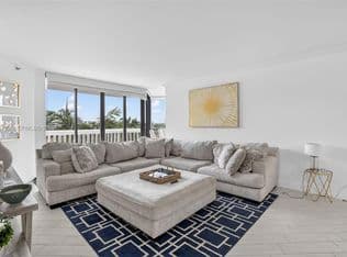 3+1 Condo — 1000 Island Blvd APT 503, Aventura, 33160