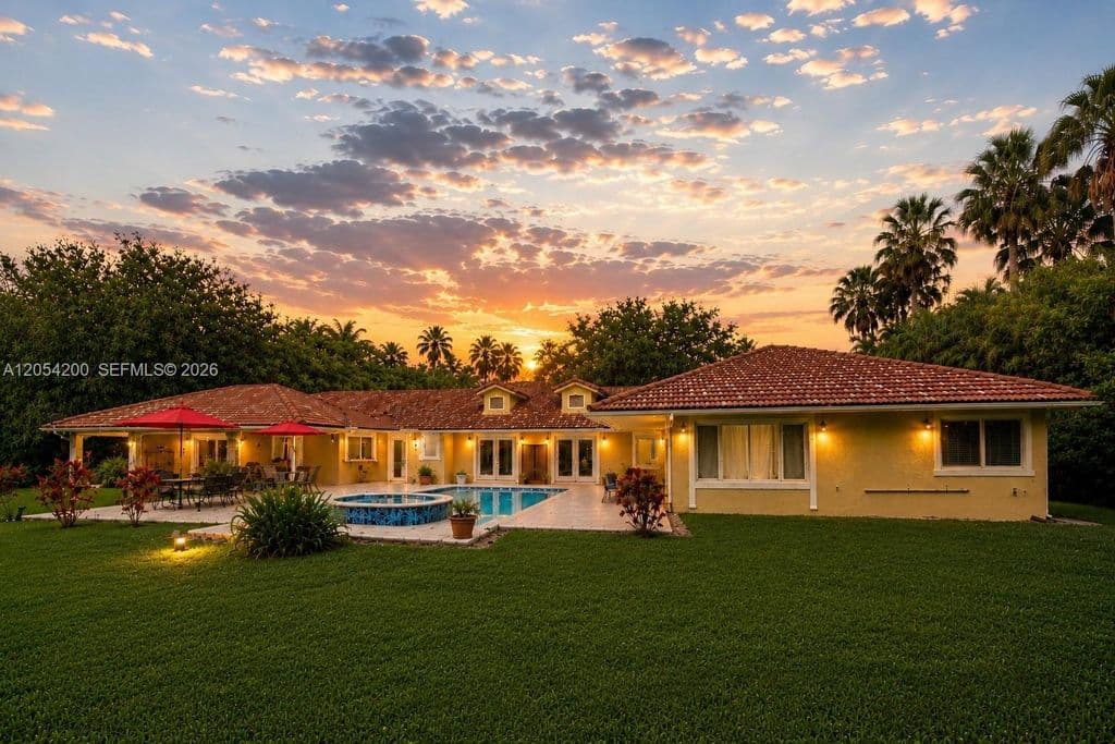 5+1 Müstakil ev — 6500 SW 127th St
