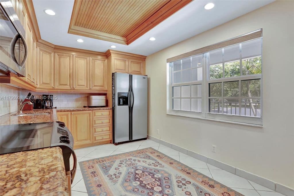 3+1 Condo — 4020 W Palm Aire Dr APT 204