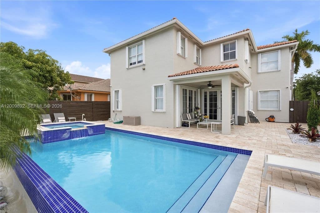 4+1 Müstakil ev — 11090 NW 84th St