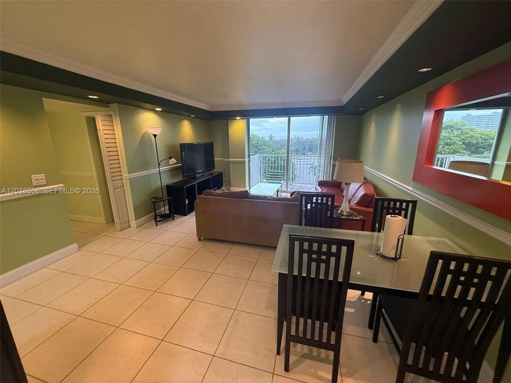 2-bedroom Condo — 2020 NE 135th St APT 503