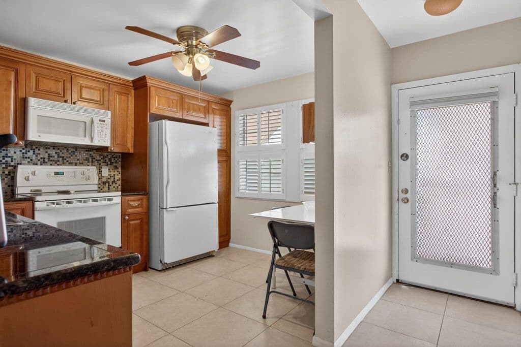 2-bedroom Condo — 2003 Granada Drive #L4
