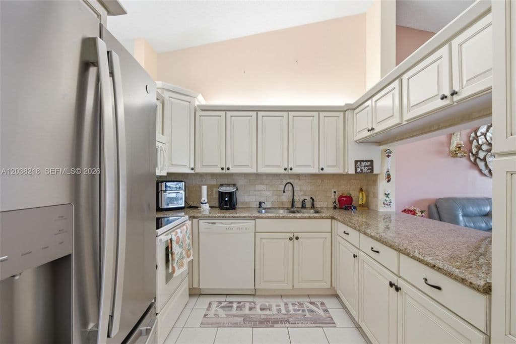 2+1 Condo — 104 Freedom Ct #104