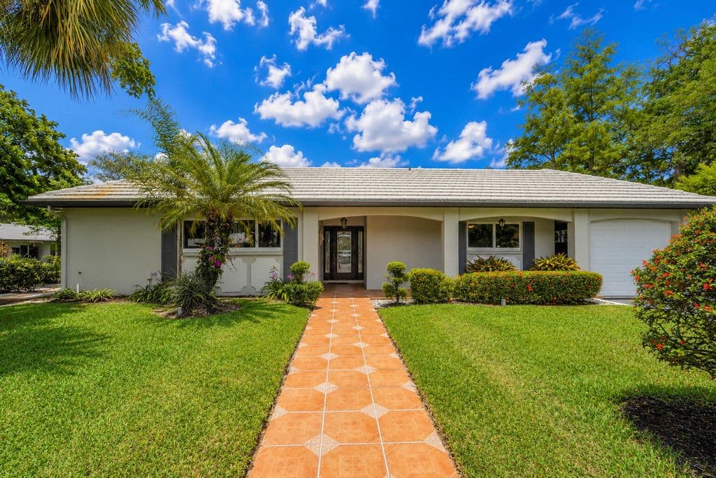 3-bedroom Condo — 1019 E Cypress Drive