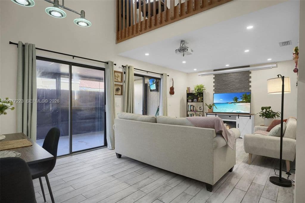 2+1 Mülk — 6538 NW 170th Ter