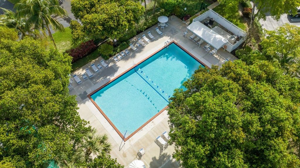3+1 Condo — 3800 Oaks Clubhouse Drive #110