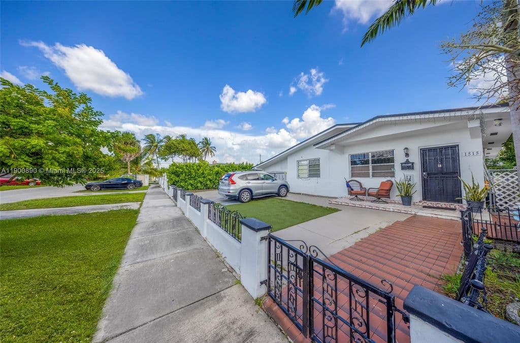 3-bedroom Single-Family Home — 1515 NW 33rd Ave