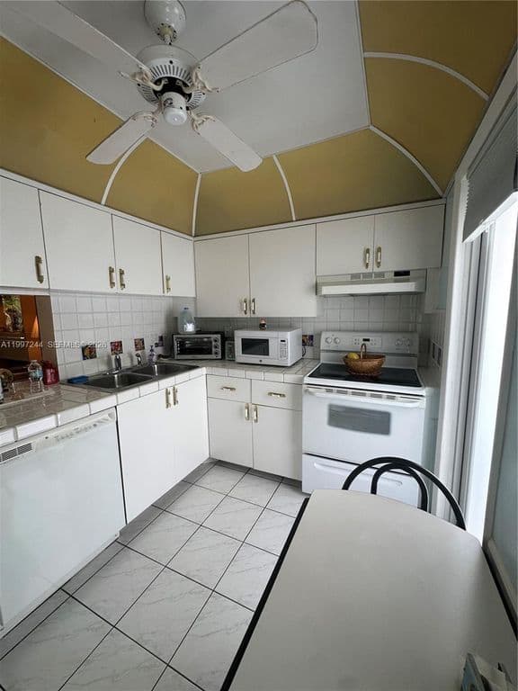 1+1 Condo — 1445 Atlantic Shores Blvd APT 307