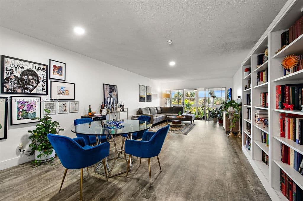 2+1 Condo — 1100 SW 12th St APT 300