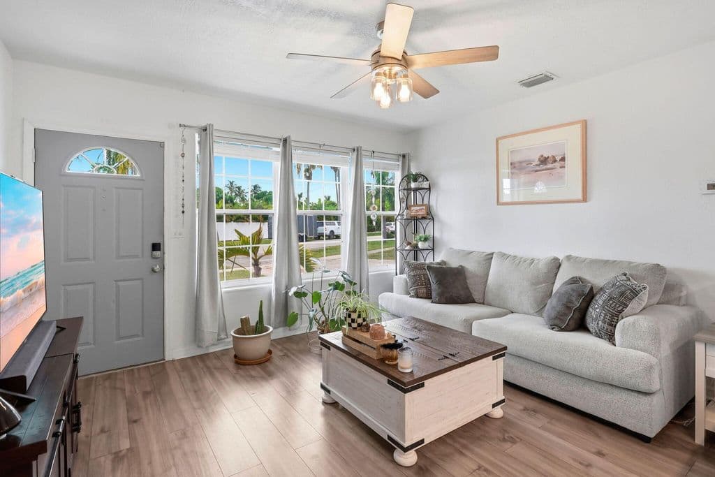 3+1 Müstakil ev — 156 Granada Drive